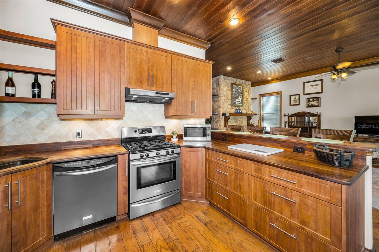 Image 14 of 92 For 6141 Lafayette Street