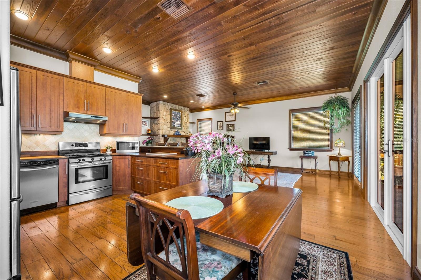 Image 18 of 92 For 6141 Lafayette Street