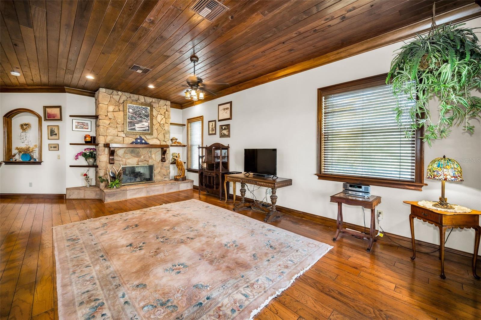 Image 9 of 92 For 6141 Lafayette Street