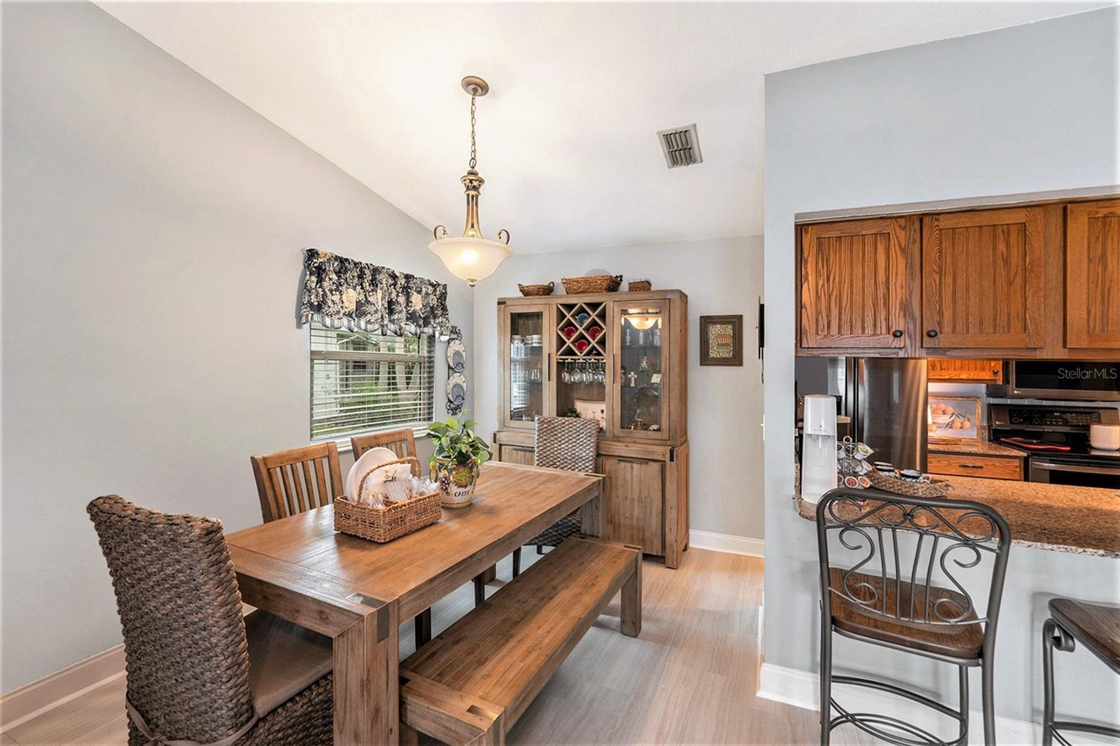 Image 11 of 34 For 643 Satinleaf Avenue