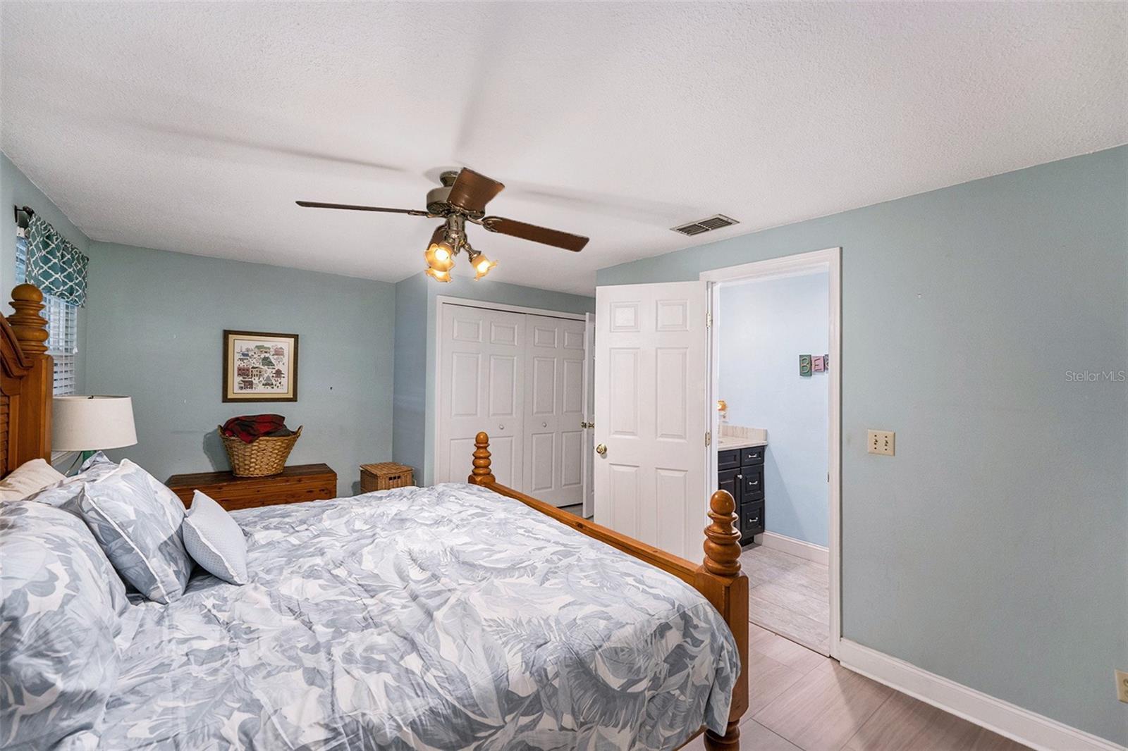 Image 15 of 34 For 643 Satinleaf Avenue