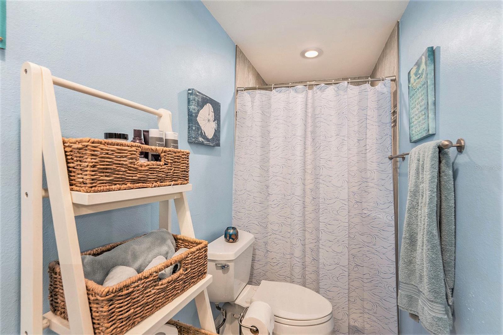 Image 18 of 34 For 643 Satinleaf Avenue