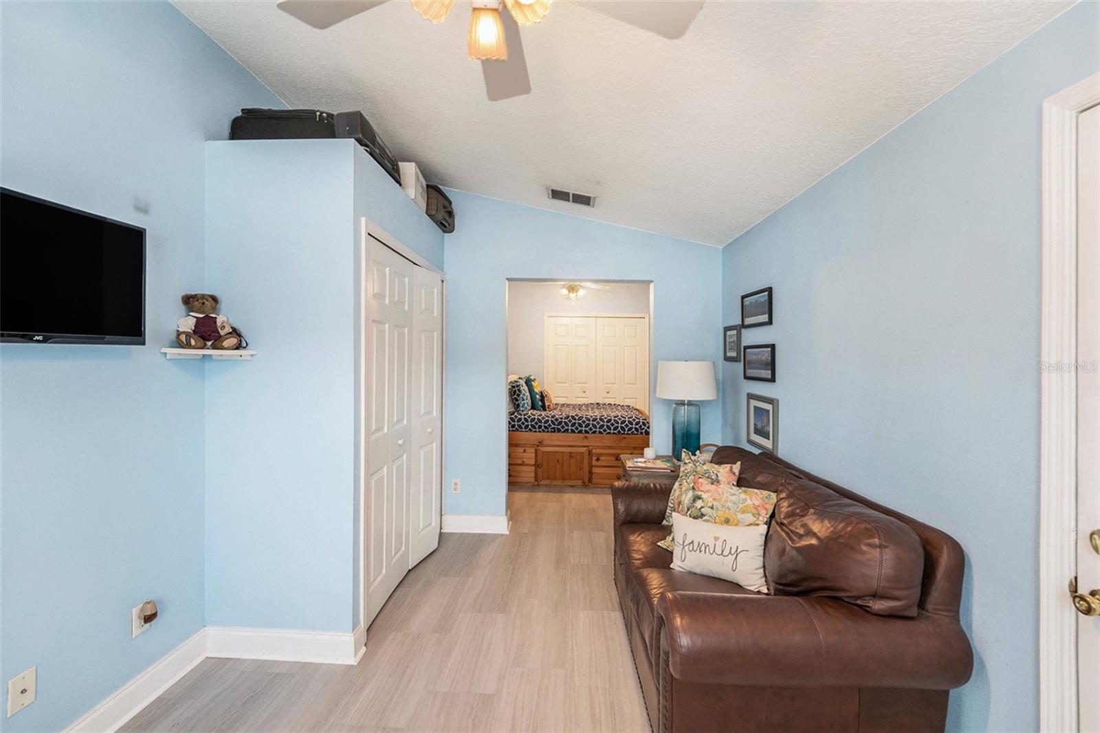 Image 23 of 34 For 643 Satinleaf Avenue