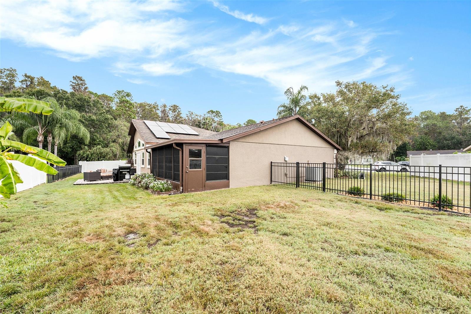 Image 27 of 34 For 643 Satinleaf Avenue