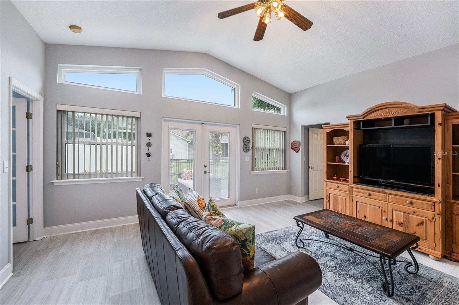 Image 5 of 34 For 643 Satinleaf Avenue