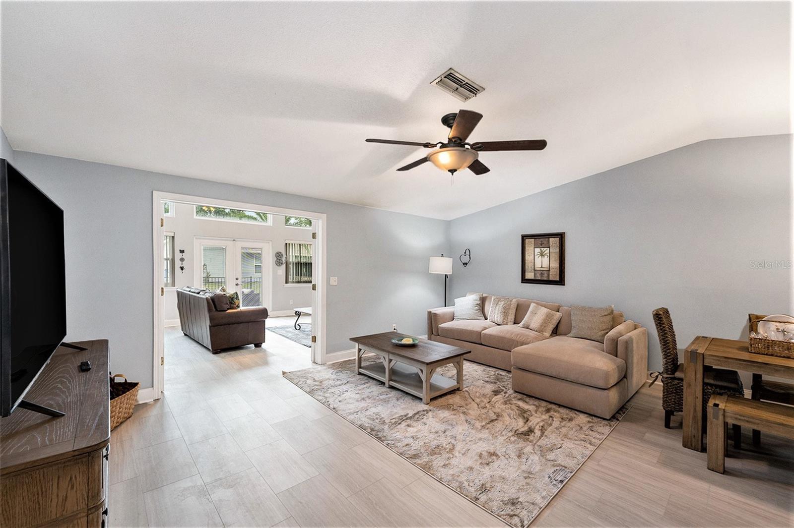 Image 6 of 34 For 643 Satinleaf Avenue