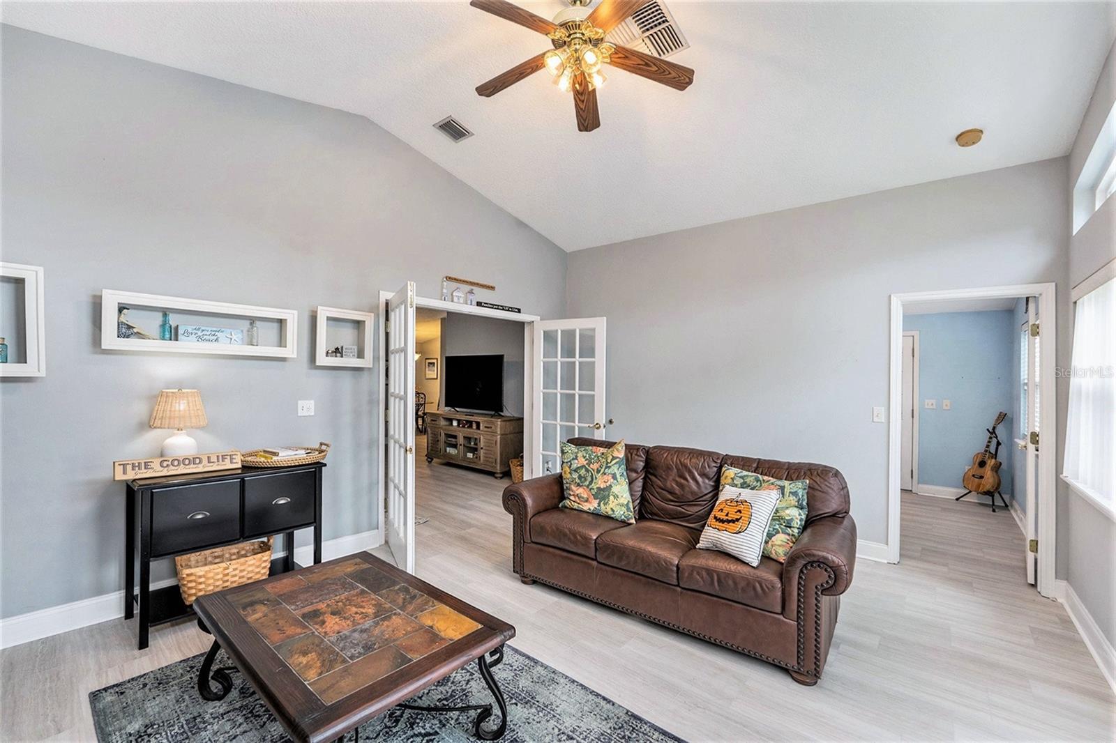 Image 8 of 34 For 643 Satinleaf Avenue