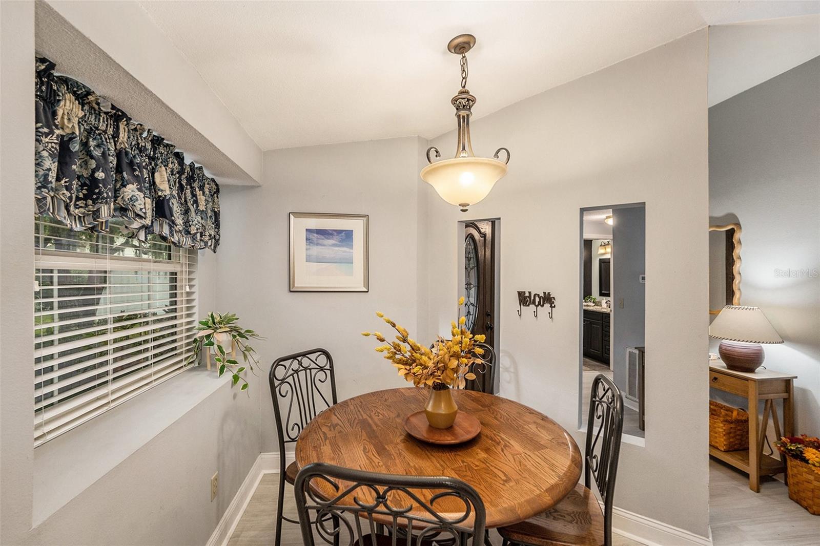 Image 9 of 34 For 643 Satinleaf Avenue