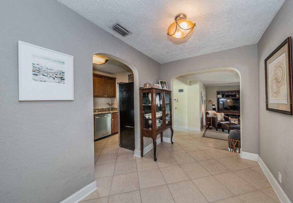 Image 11 of 24 For 1037 18th Avenue N