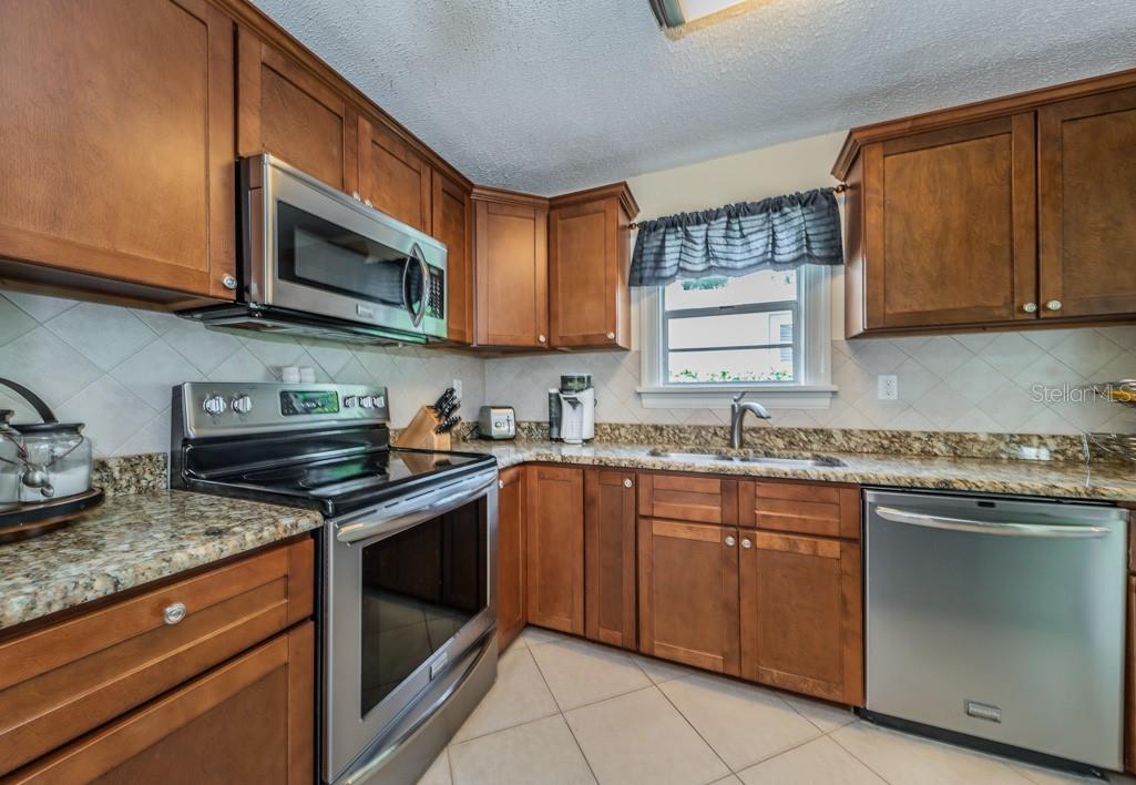 Image 13 of 24 For 1037 18th Avenue N