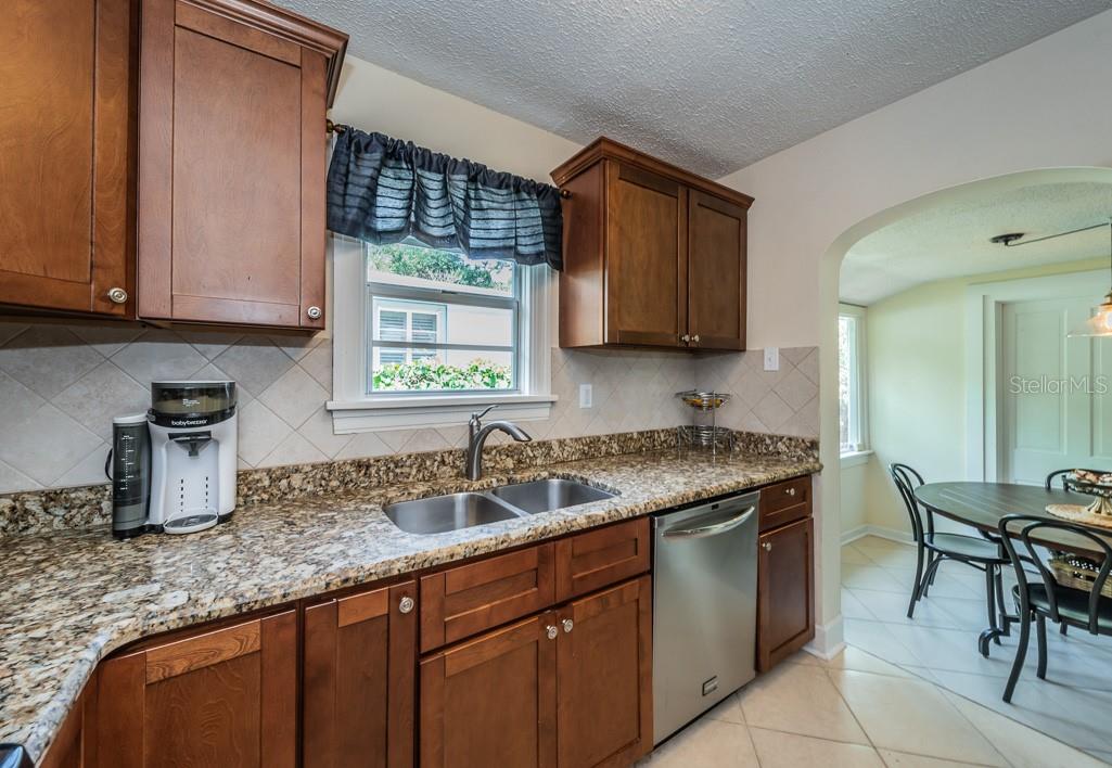 Image 14 of 24 For 1037 18th Avenue N