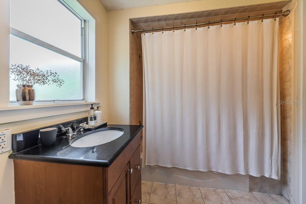 Image 16 of 24 For 1037 18th Avenue N