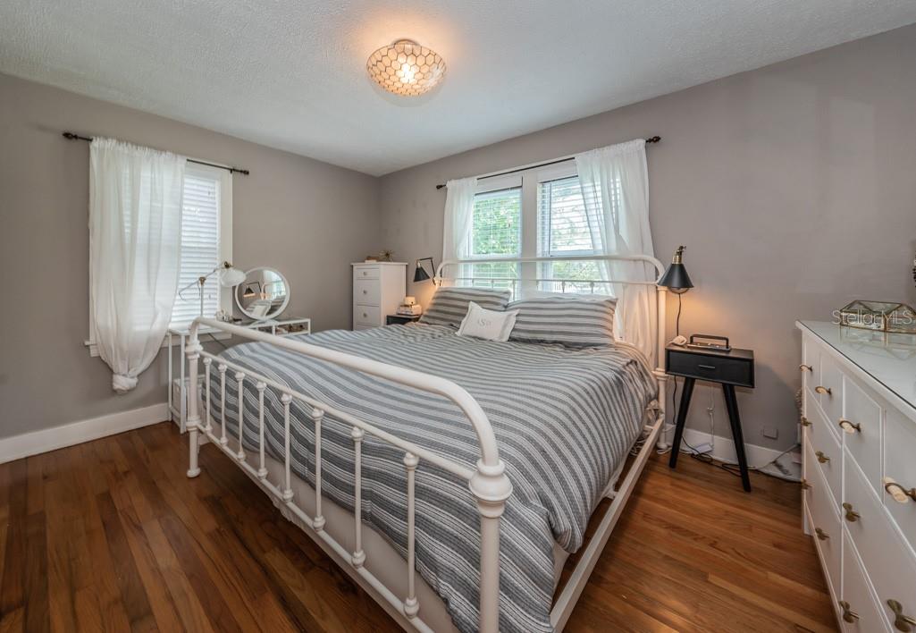 Image 17 of 24 For 1037 18th Avenue N