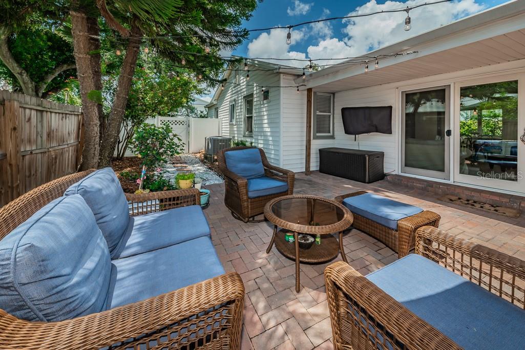 Image 21 of 24 For 1037 18th Avenue N