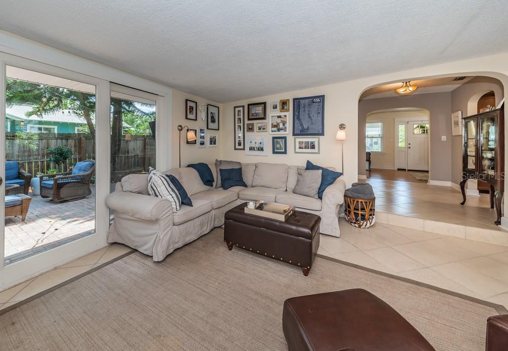 Image 7 of 24 For 1037 18th Avenue N