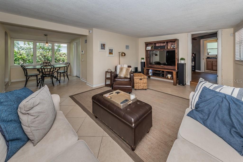 Image 8 of 24 For 1037 18th Avenue N