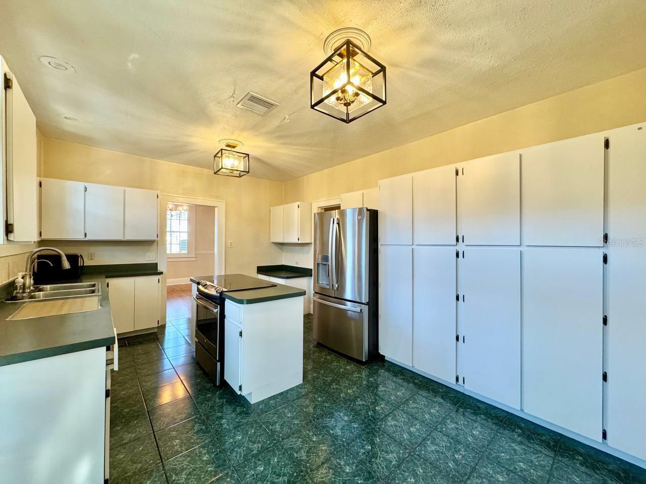 Image 12 of 37 For 3112 Palmira Avenue