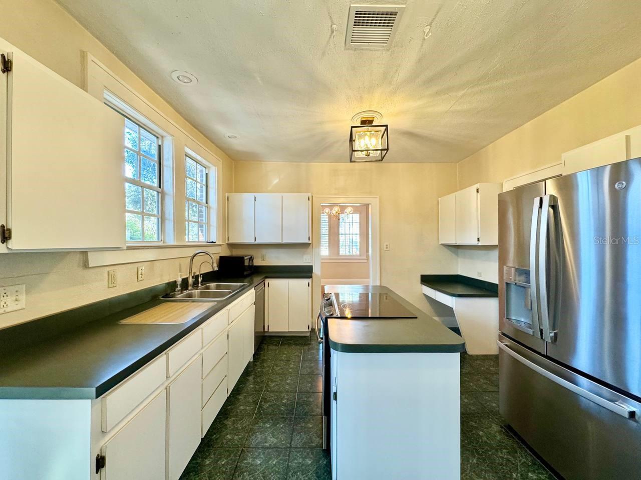 Image 13 of 37 For 3112 Palmira Avenue