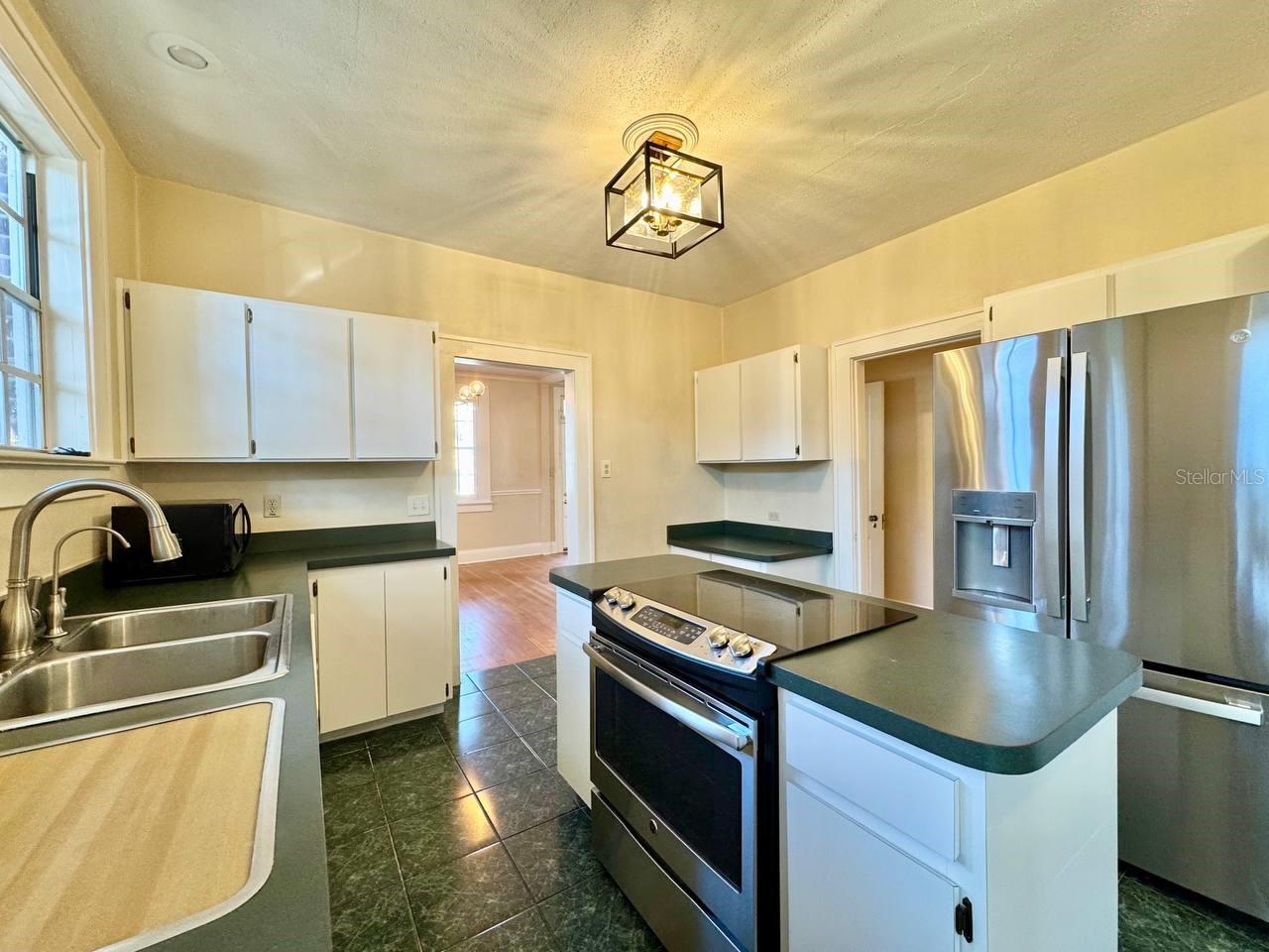 Image 14 of 37 For 3112 Palmira Avenue