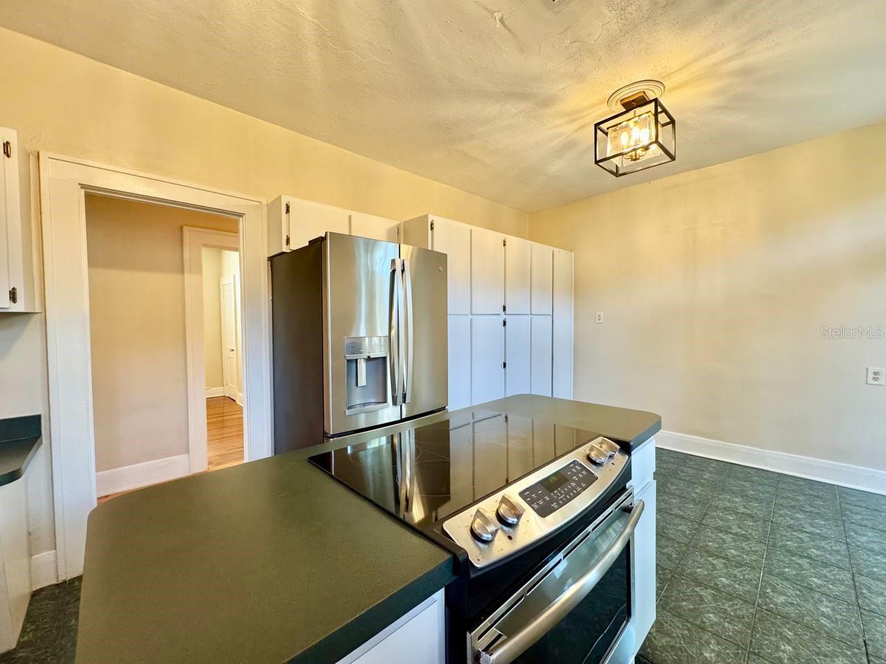 Image 15 of 37 For 3112 Palmira Avenue