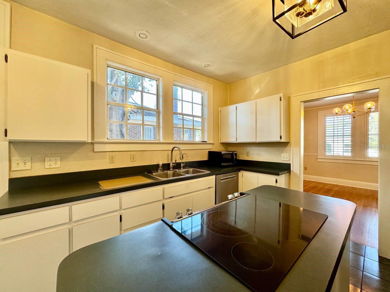 Image 16 of 37 For 3112 Palmira Avenue