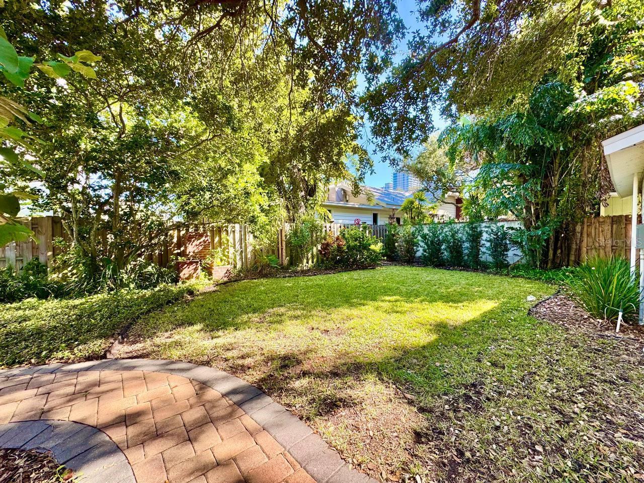 Image 32 of 37 For 3112 Palmira Avenue