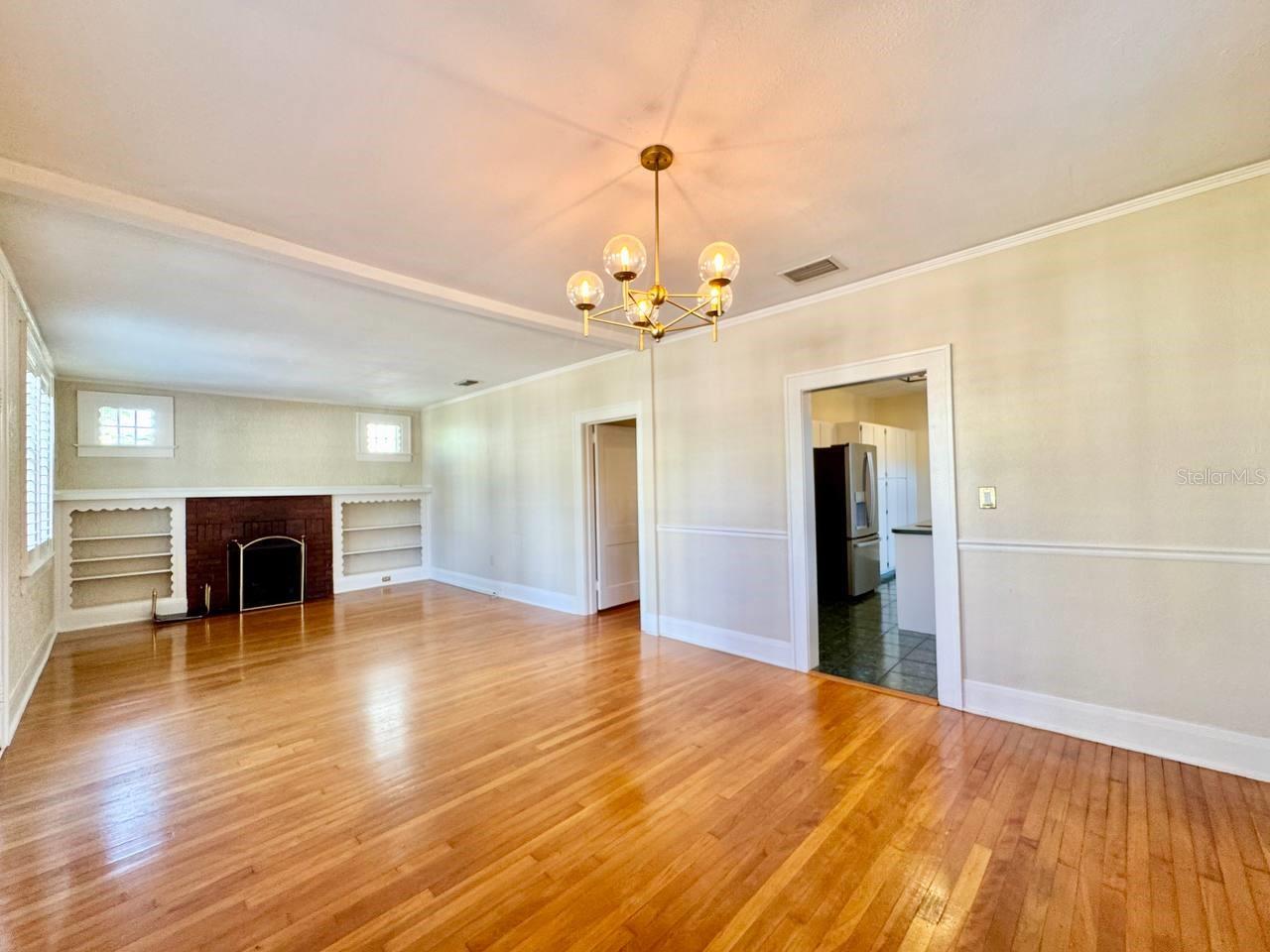 Image 5 of 37 For 3112 Palmira Avenue