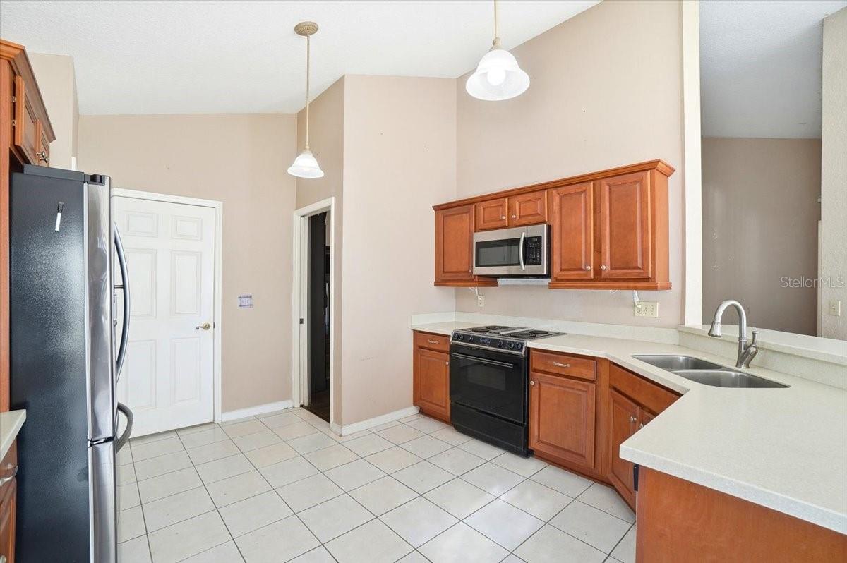 Image 13 of 44 For 4005 Thackery Way