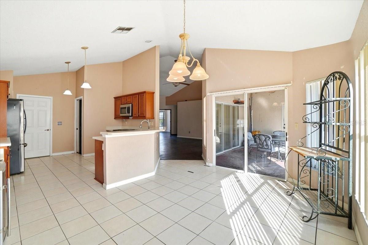 Image 15 of 44 For 4005 Thackery Way