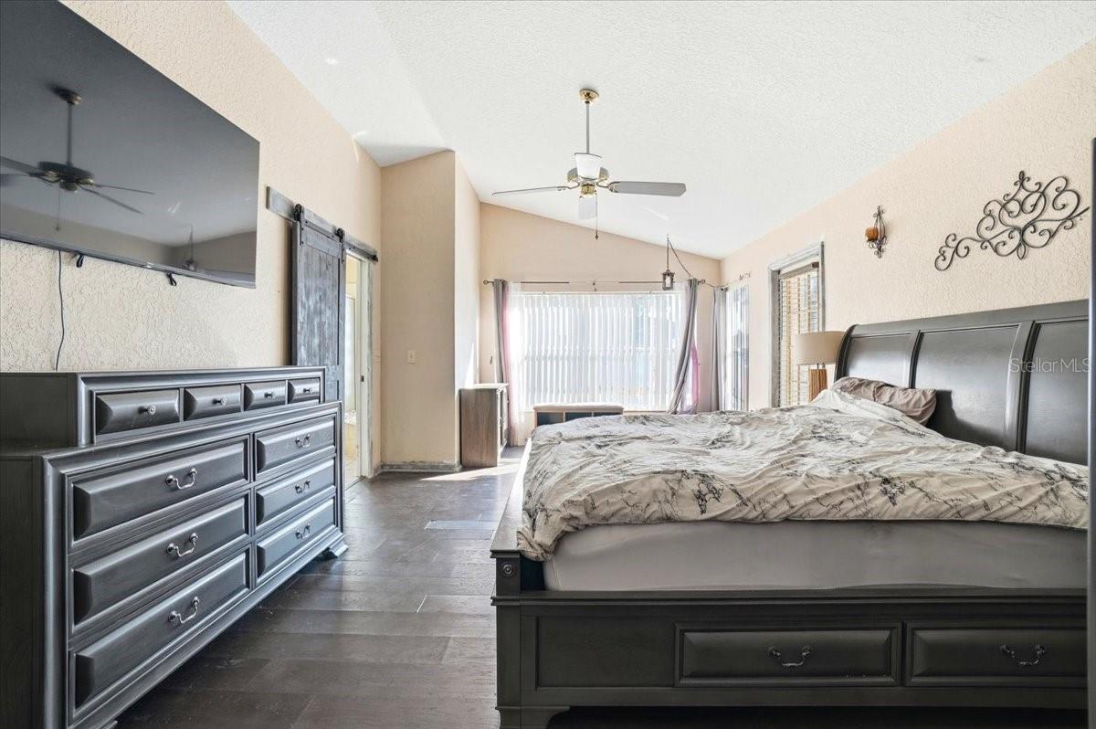 Image 17 of 44 For 4005 Thackery Way