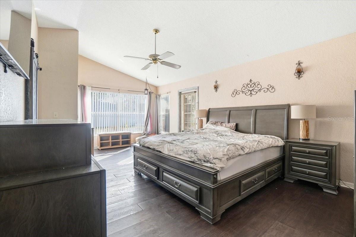 Image 18 of 44 For 4005 Thackery Way