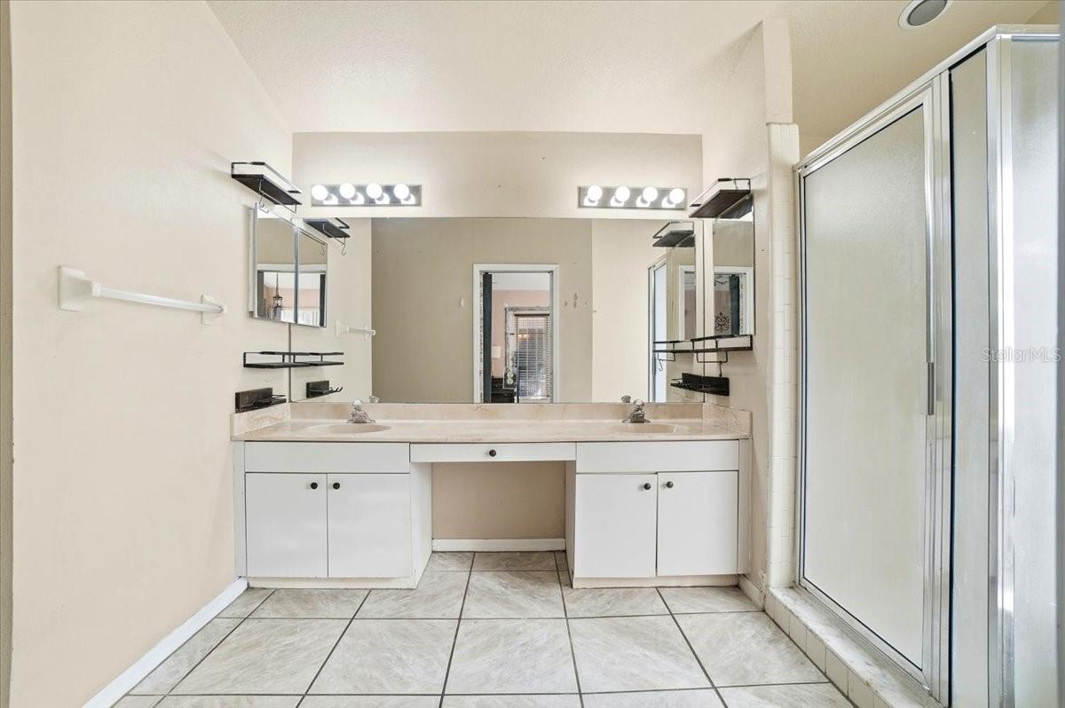 Image 25 of 44 For 4005 Thackery Way