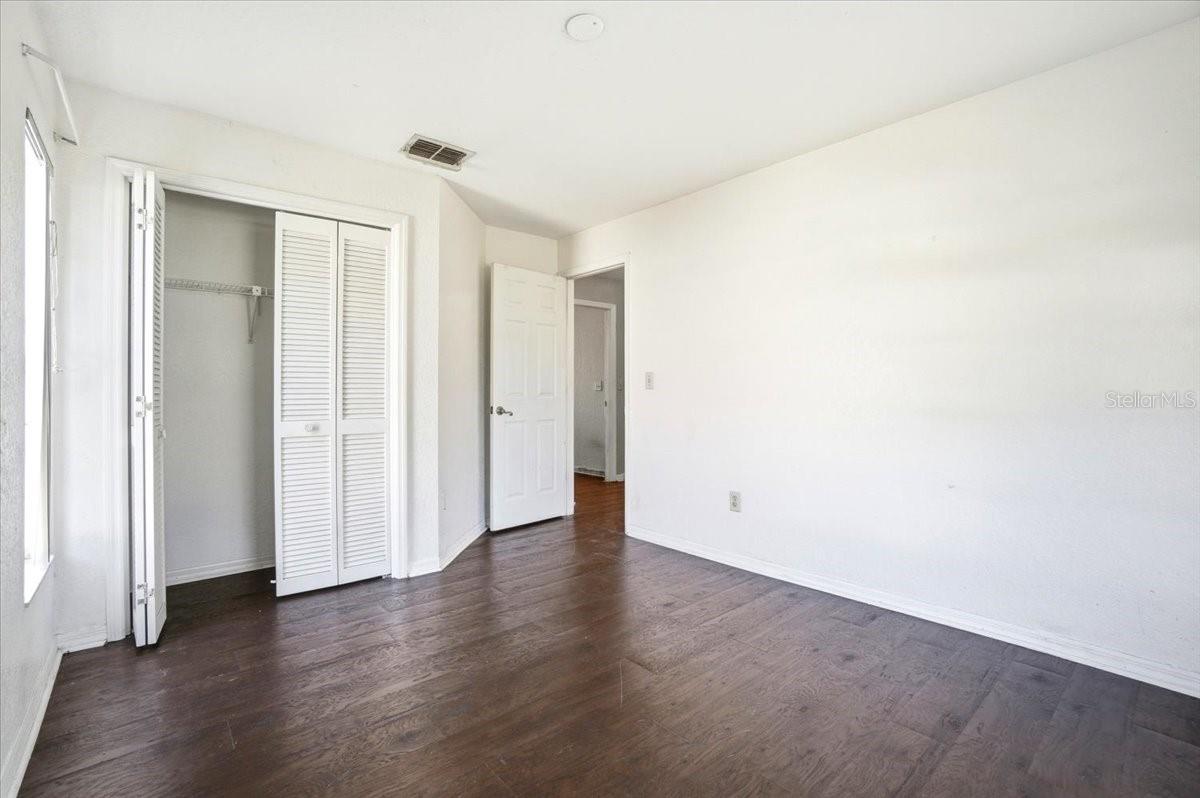 Image 26 of 44 For 4005 Thackery Way