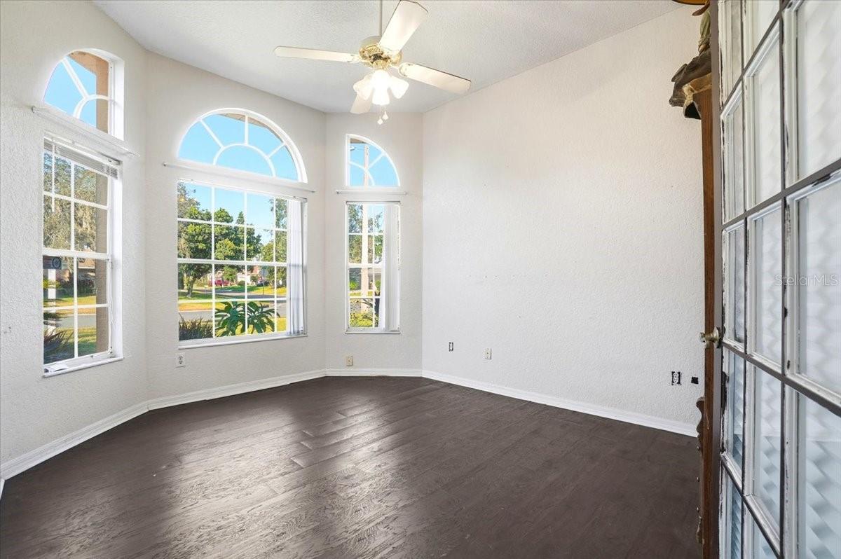 Image 28 of 44 For 4005 Thackery Way