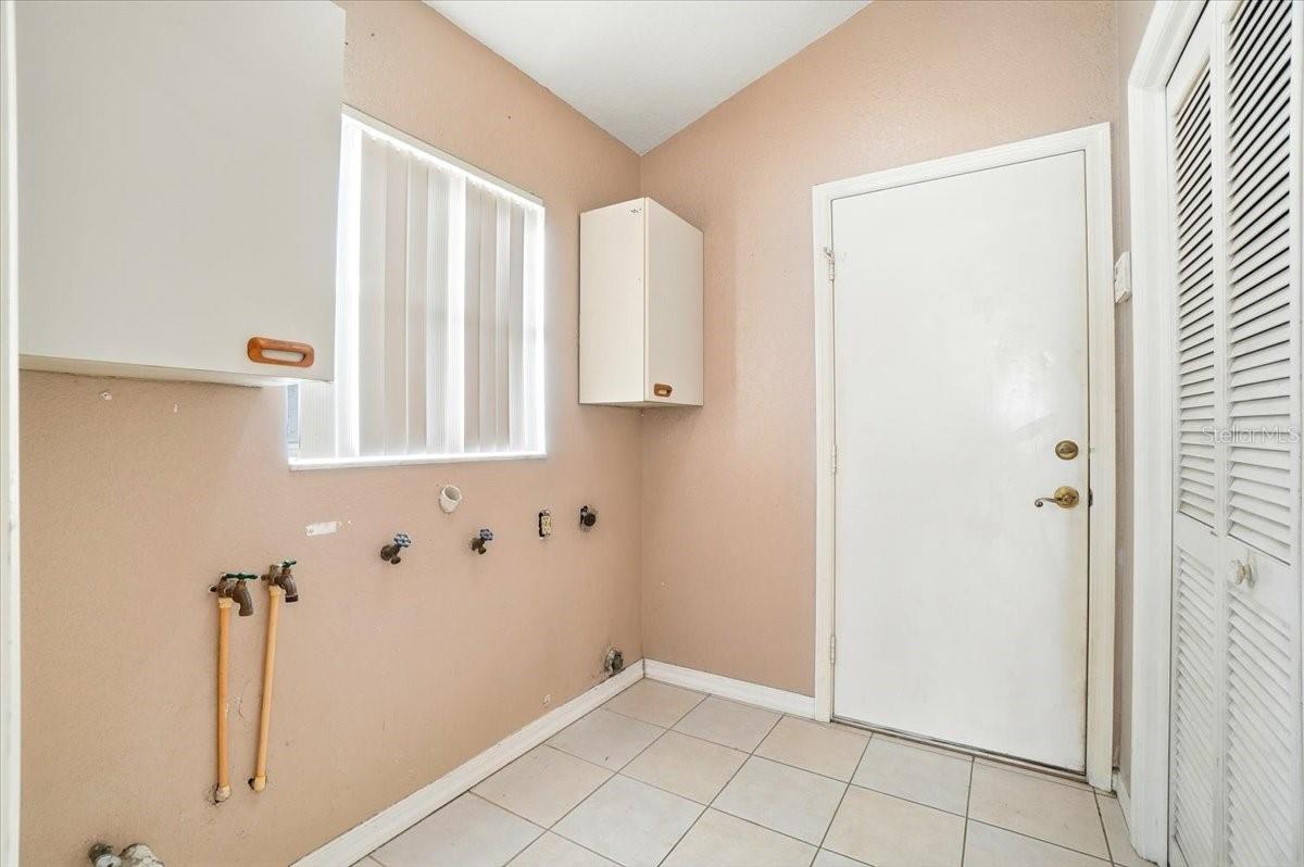 Image 30 of 44 For 4005 Thackery Way