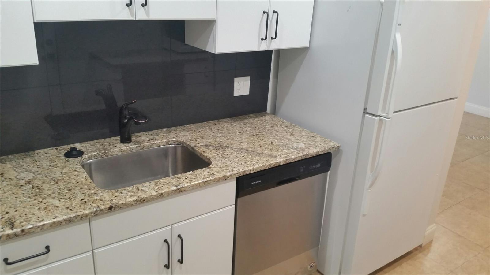 Image 5 of 10 For 4606 Gray Street 110