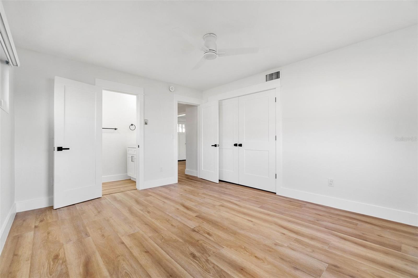 Image 17 of 47 For 7160 Shore Drive