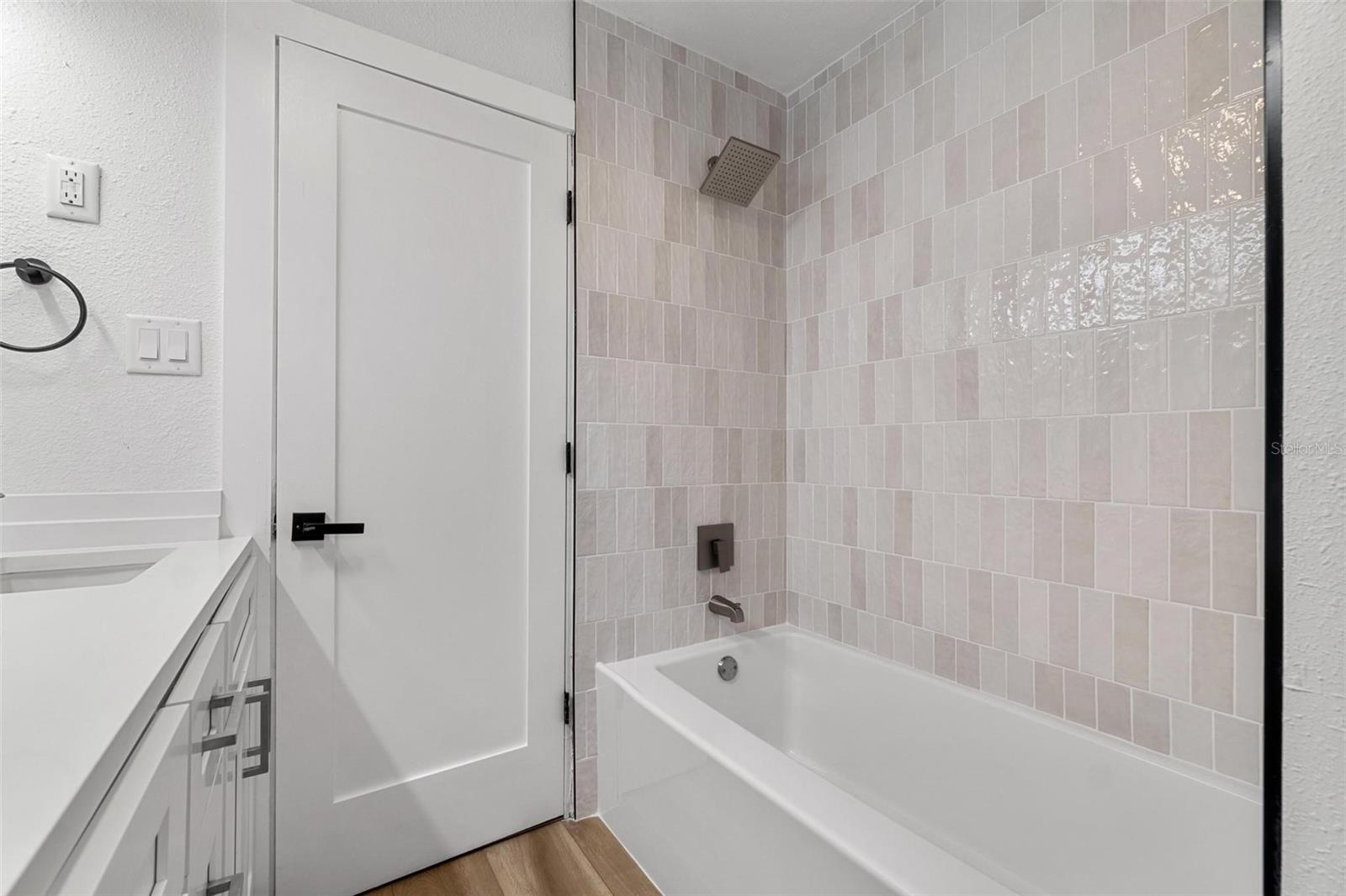 Image 18 of 47 For 7160 Shore Drive