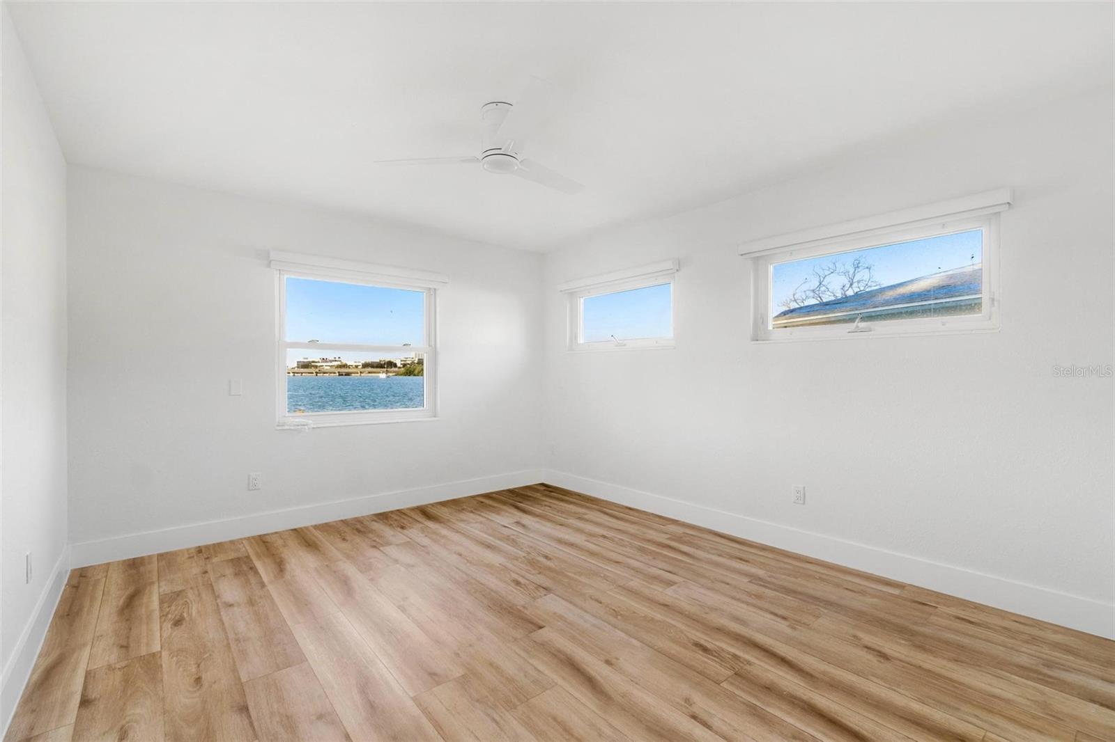 Image 19 of 47 For 7160 Shore Drive