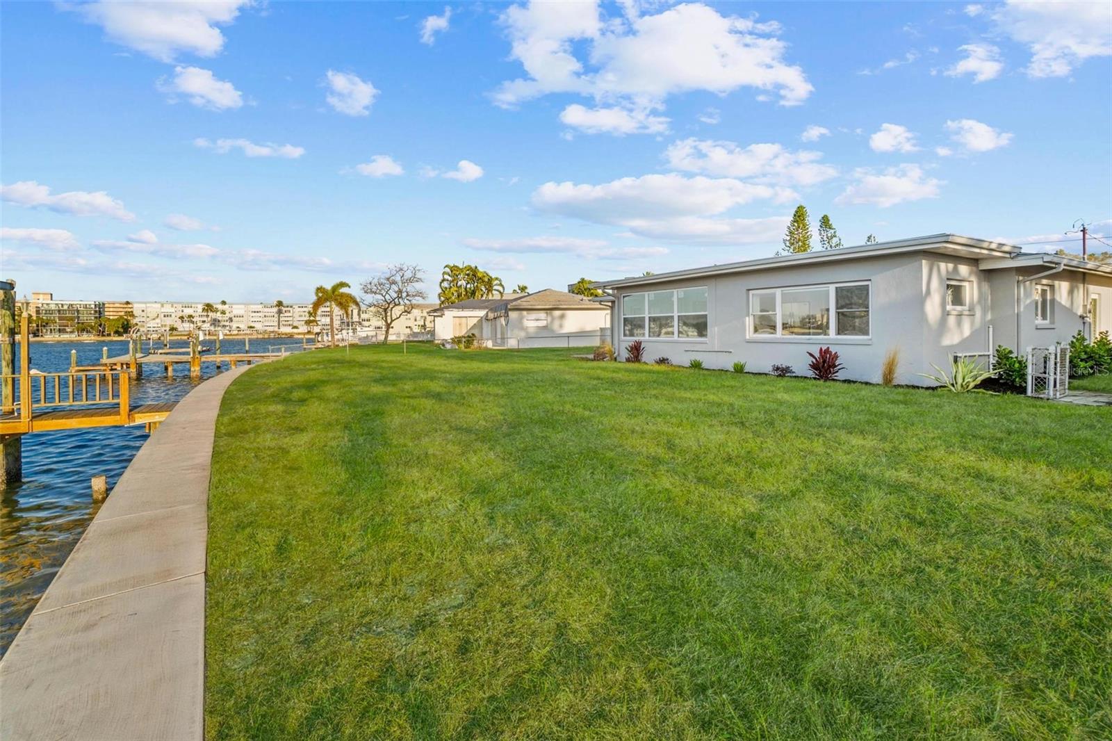 Image 34 of 47 For 7160 Shore Drive