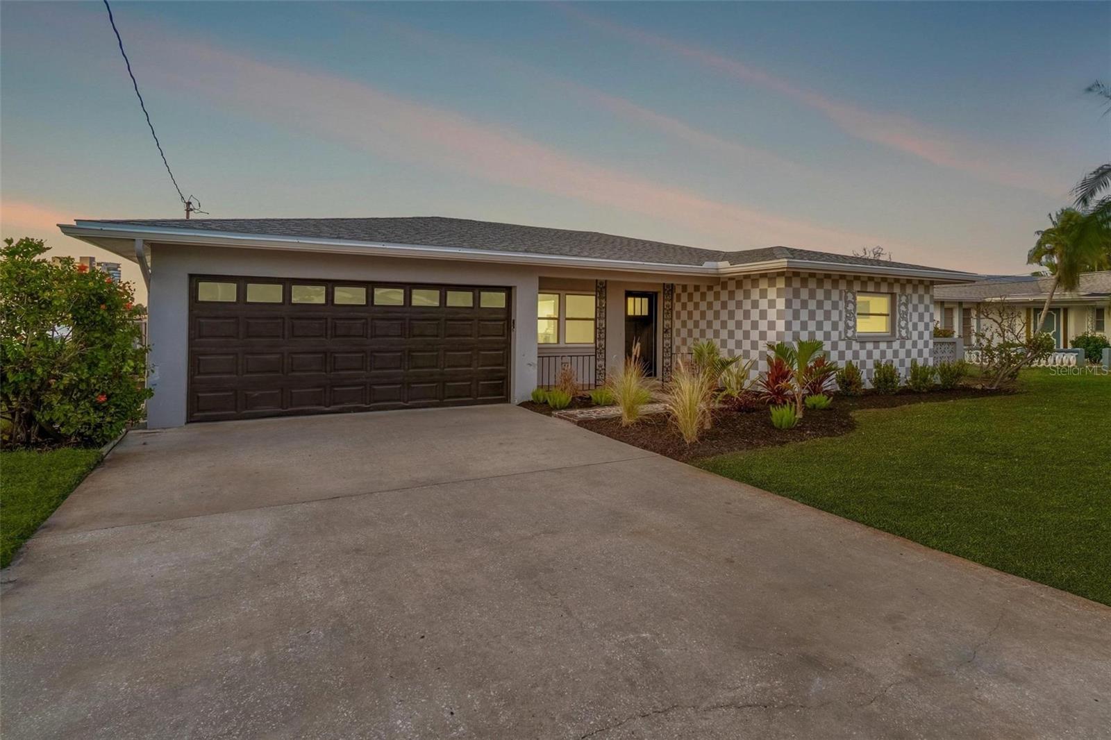 Image 4 of 47 For 7160 Shore Drive