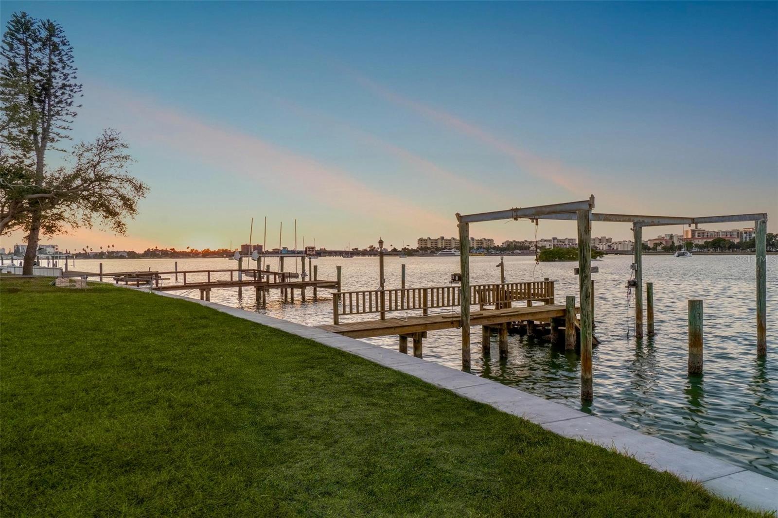 Image 6 of 47 For 7160 Shore Drive