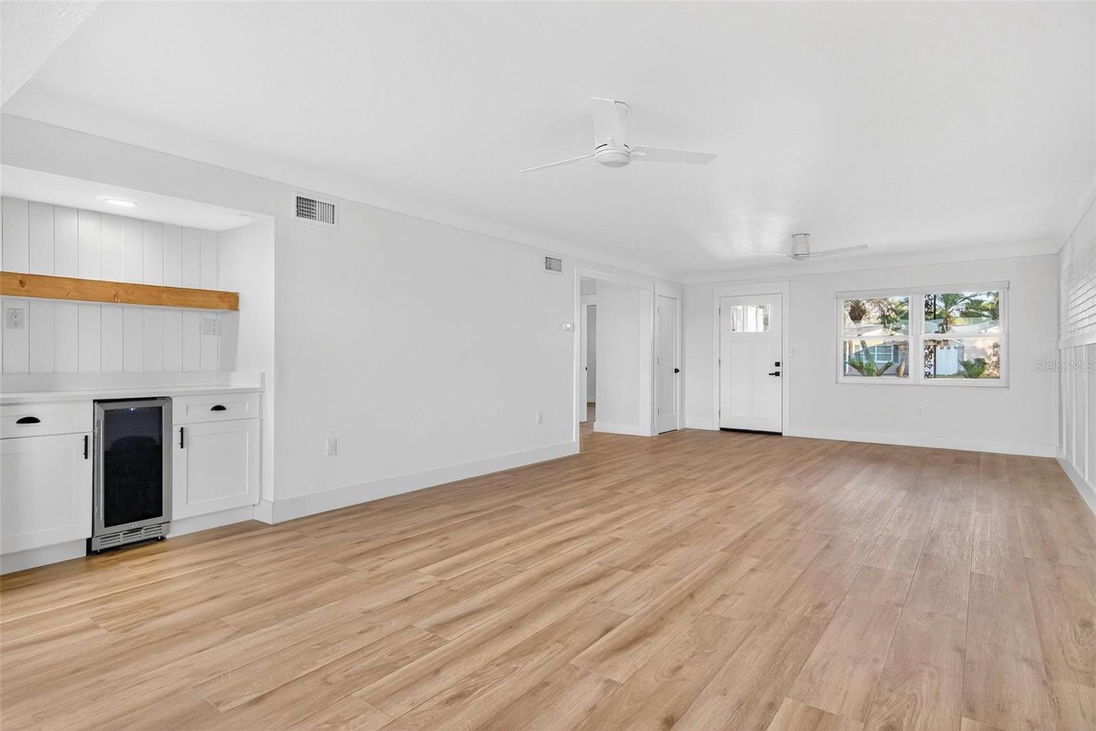 Image 7 of 47 For 7160 Shore Drive