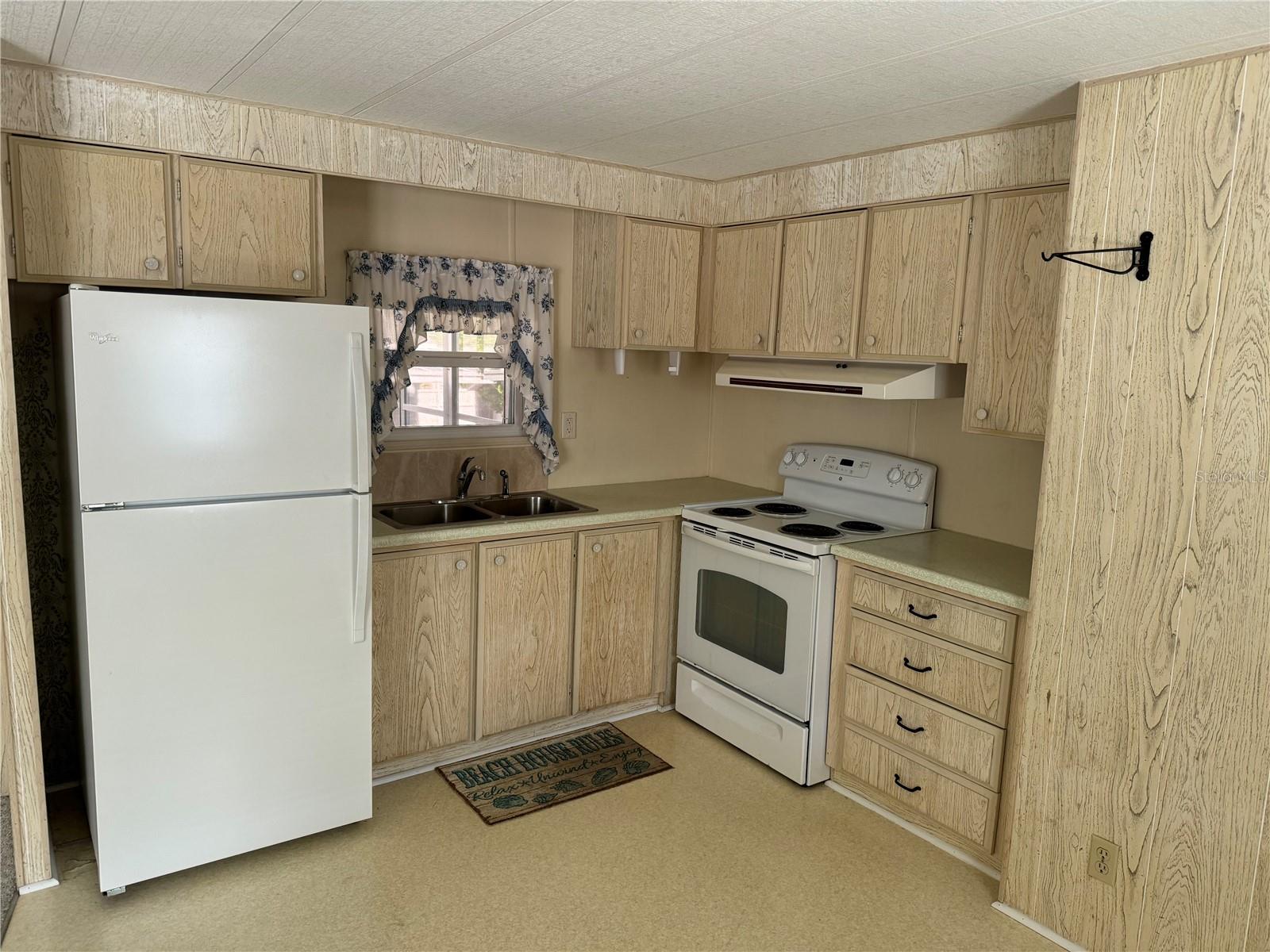 Image 9 of 11 For 29249 Glenwood Street