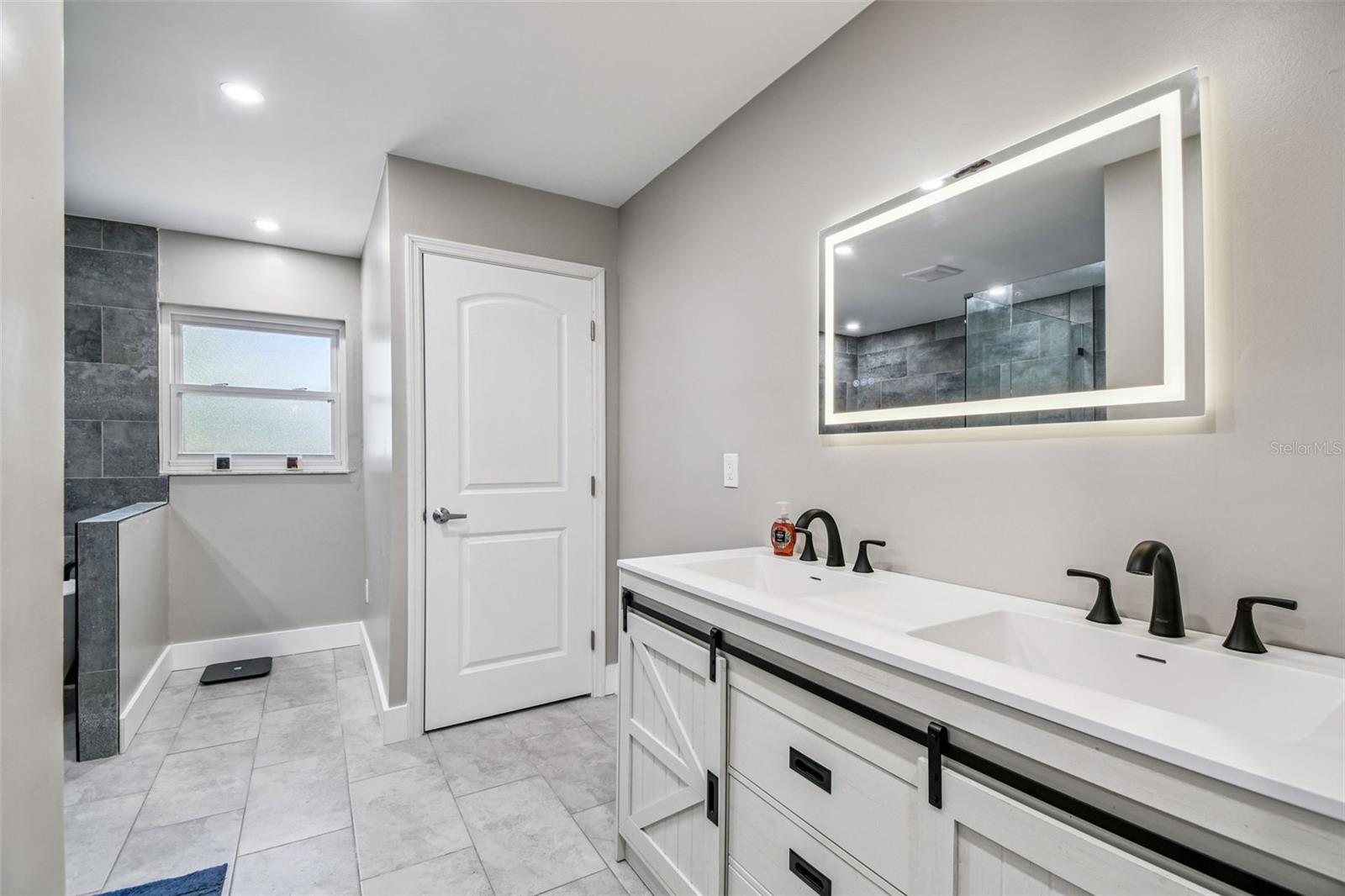 Image 17 of 37 For 9504 Starlite Drive