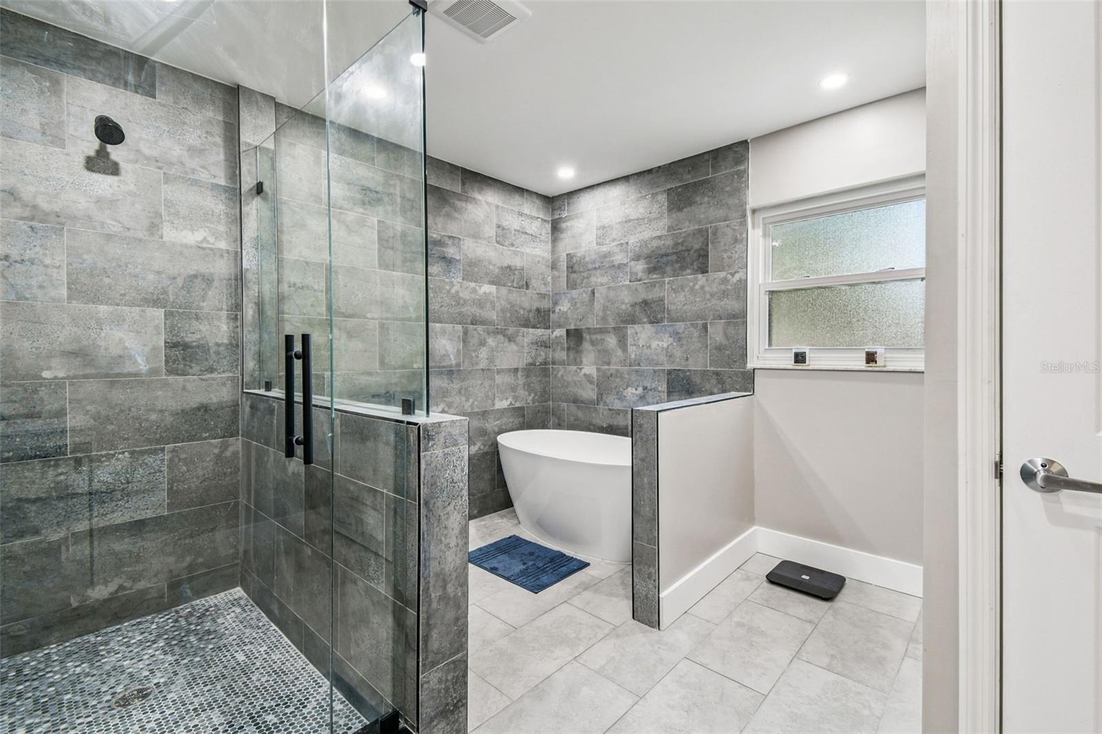 Image 18 of 37 For 9504 Starlite Drive