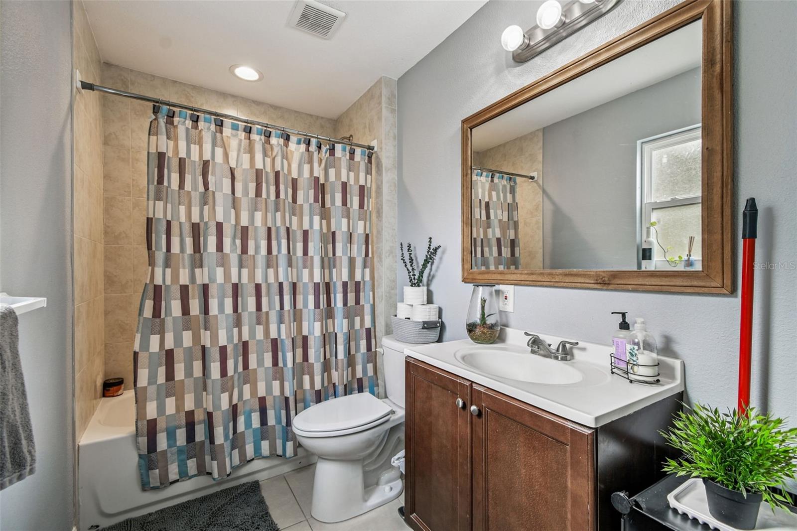 Image 34 of 37 For 9504 Starlite Drive