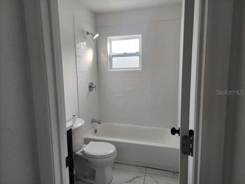 Image 20 of 25 For 8522 Tidewater Trail