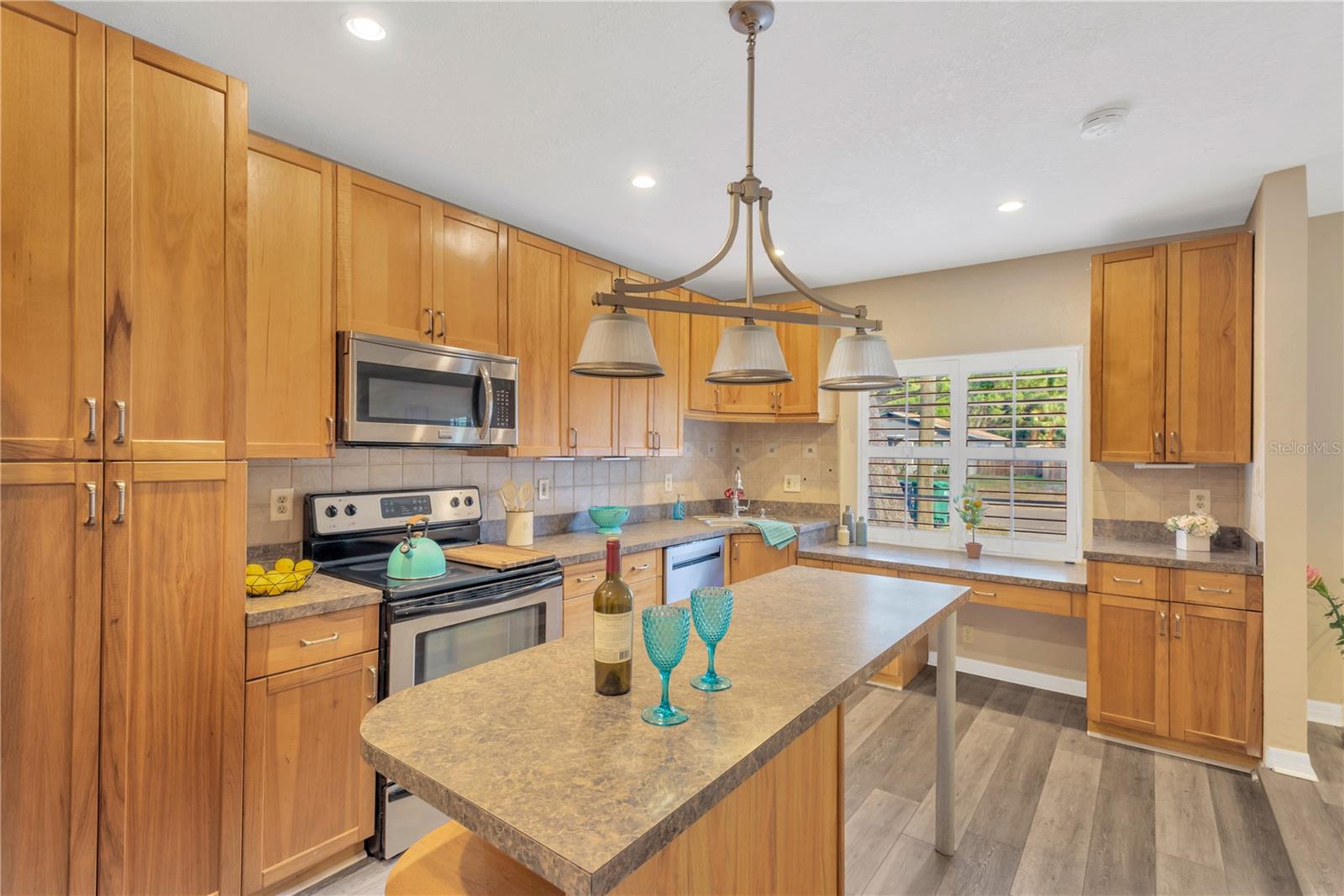 Image 3 of 18 For 6509 Englewood Avenue