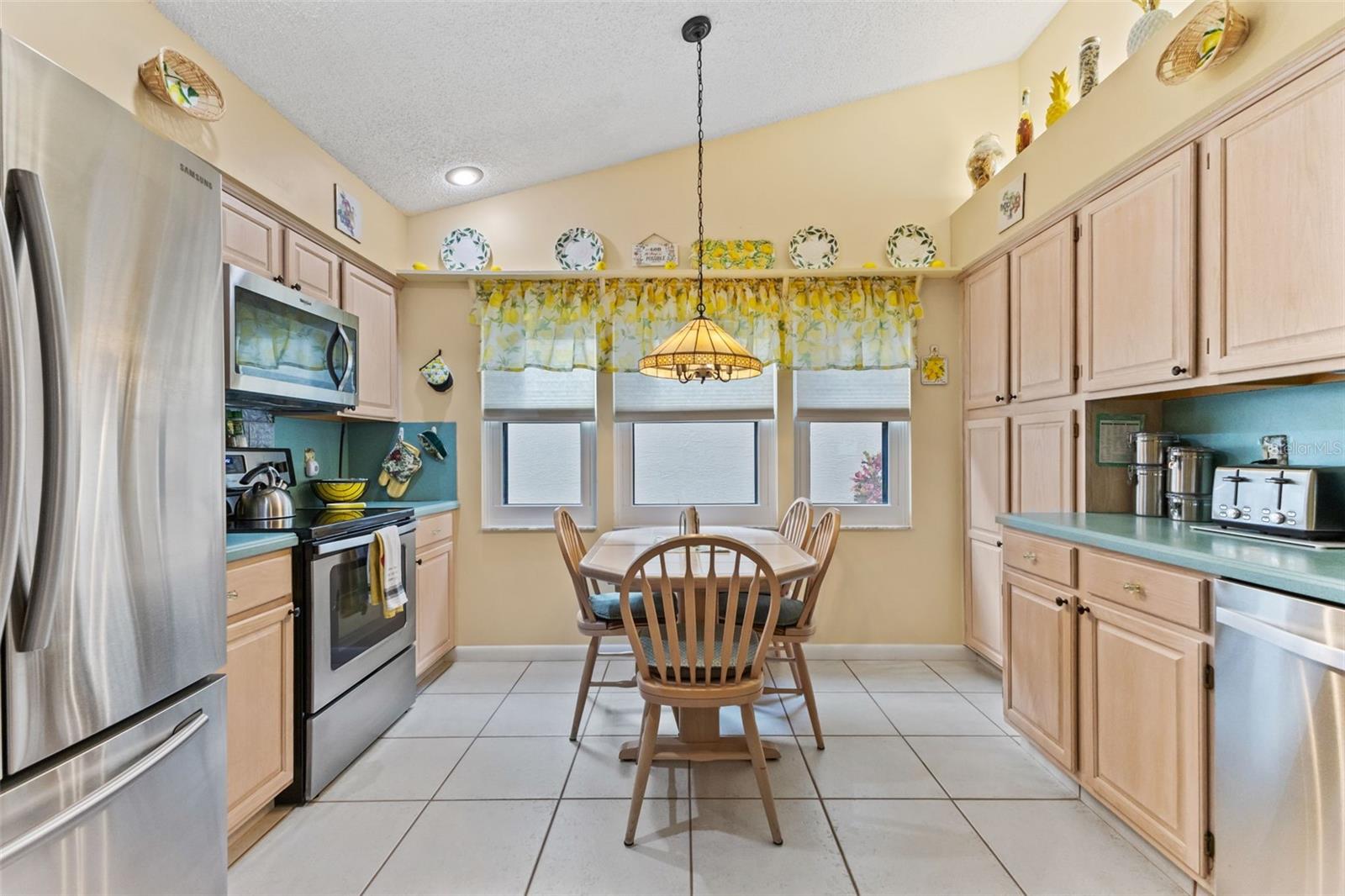 Image 13 of 35 For 3690 Darston Street